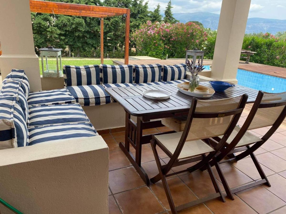 Georges Villa Galaxidi, Family, Pool And Garden Eksteriør bilde