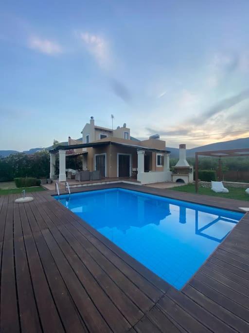 Georges Villa Galaxidi, Family, Pool And Garden Eksteriør bilde