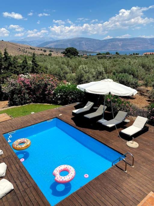 Georges Villa Galaxidi, Family, Pool And Garden Eksteriør bilde
